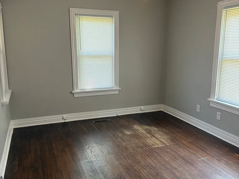 1503 S Knoxville Ave — Photo 6