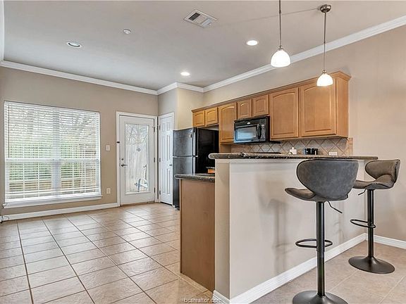 4th image of 305 Holleman Dr #1104