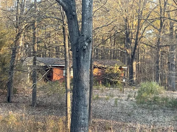 635 E Passaic St, Peachland, NC 28133
