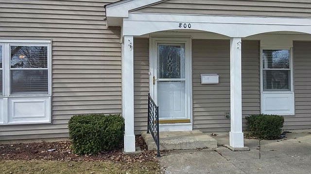 2nd image of 800 Bishop Ct