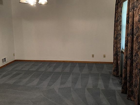 4th image of 440 Shady Oaks Ln