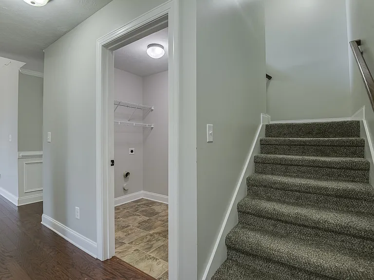 1721 Dunmore Ave — Photo 27