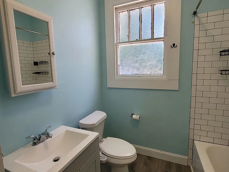 2243 Winona Ave — Photo 8