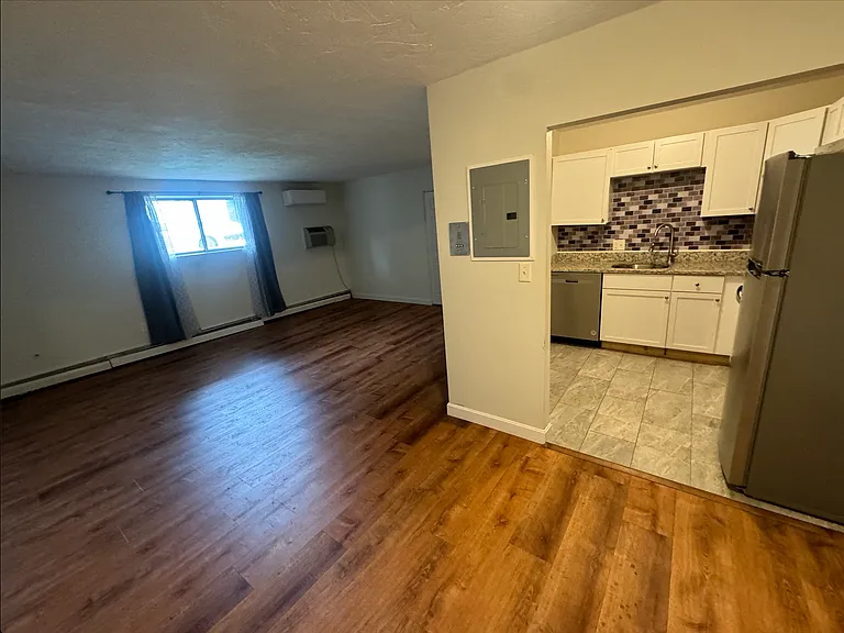 196 Commercial St #309 — Photo 7