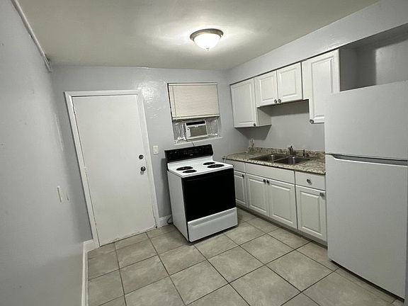 2nd image of 2004 Palafox St Unit 2