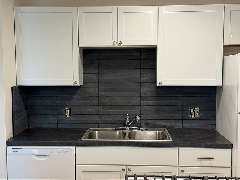 4870 Grenwich Trl N — Photo 14