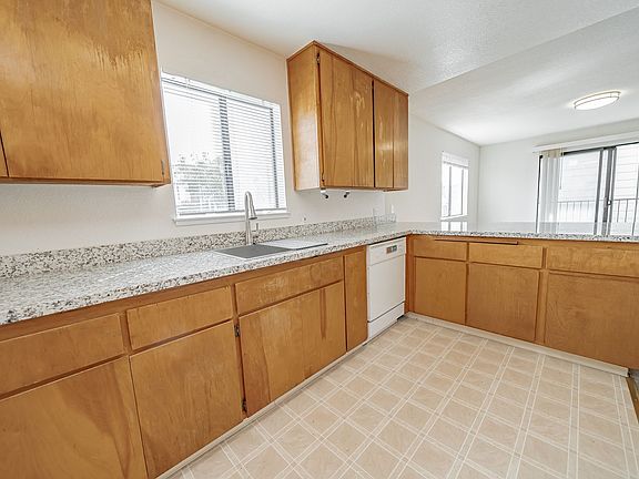 4th image of 427-437-439 Foothill Blvd #4271