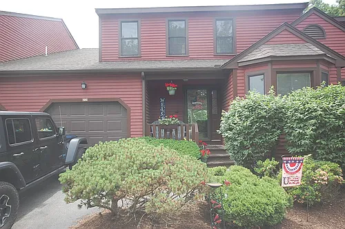 12 Hawthorne Vlg #C Photo 1