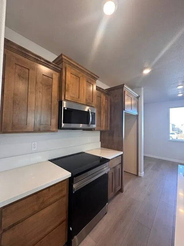3 bed, 2.0 bath, 1501 sqft, $2,995 — Photo 4