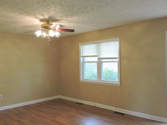 5th image of 521 Queensway Dr