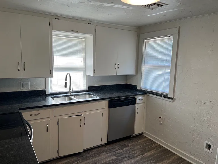2912 N Independence Ave — Photo 15