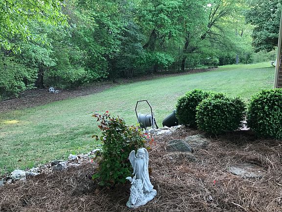 4th image of 115 Camelot Ct