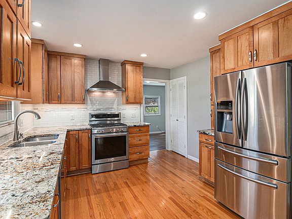 3rd image of 41 Hillcrest Blvd