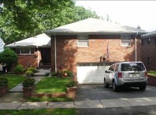 707 Center St, Ridgefield, NJ 07657