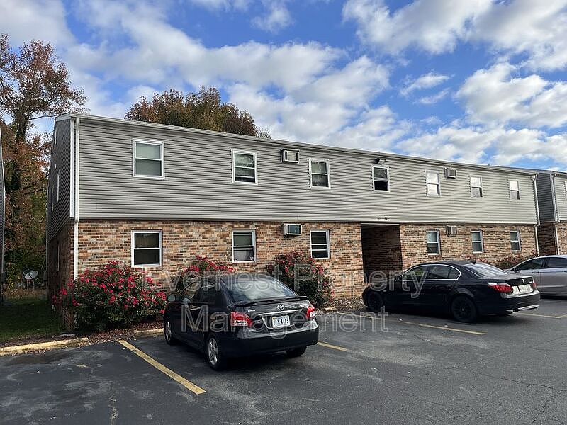 1st image of 214 Randolph St APT 20