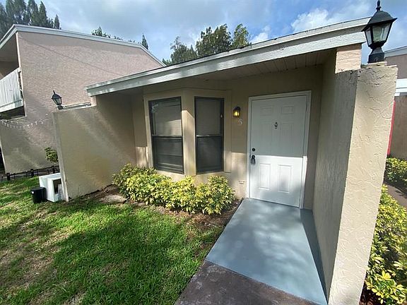 4th image of 4120 Maine St #5