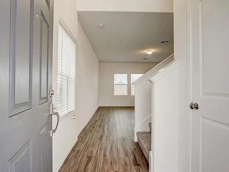 209 Majestic Cedar Dr — Photo 3