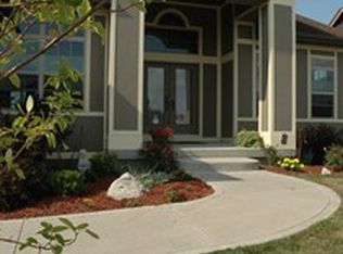 8361 Coachlight Dr, West Des Moines, IA 50266