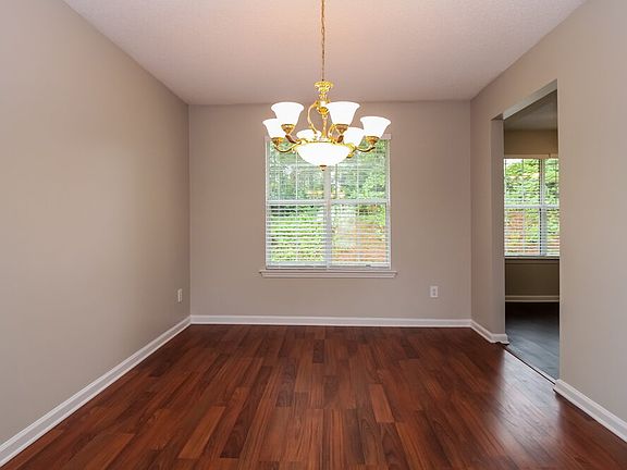 4th image of 412 Gresham Dr