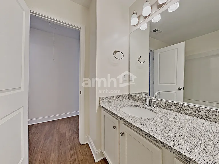 704 Sierra Ct — Photo 14