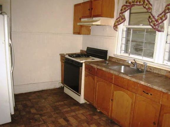 3rd image of 91 Stuyvesant Ave