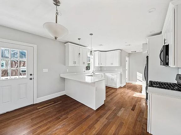 3rd image of 12 Miller St #2