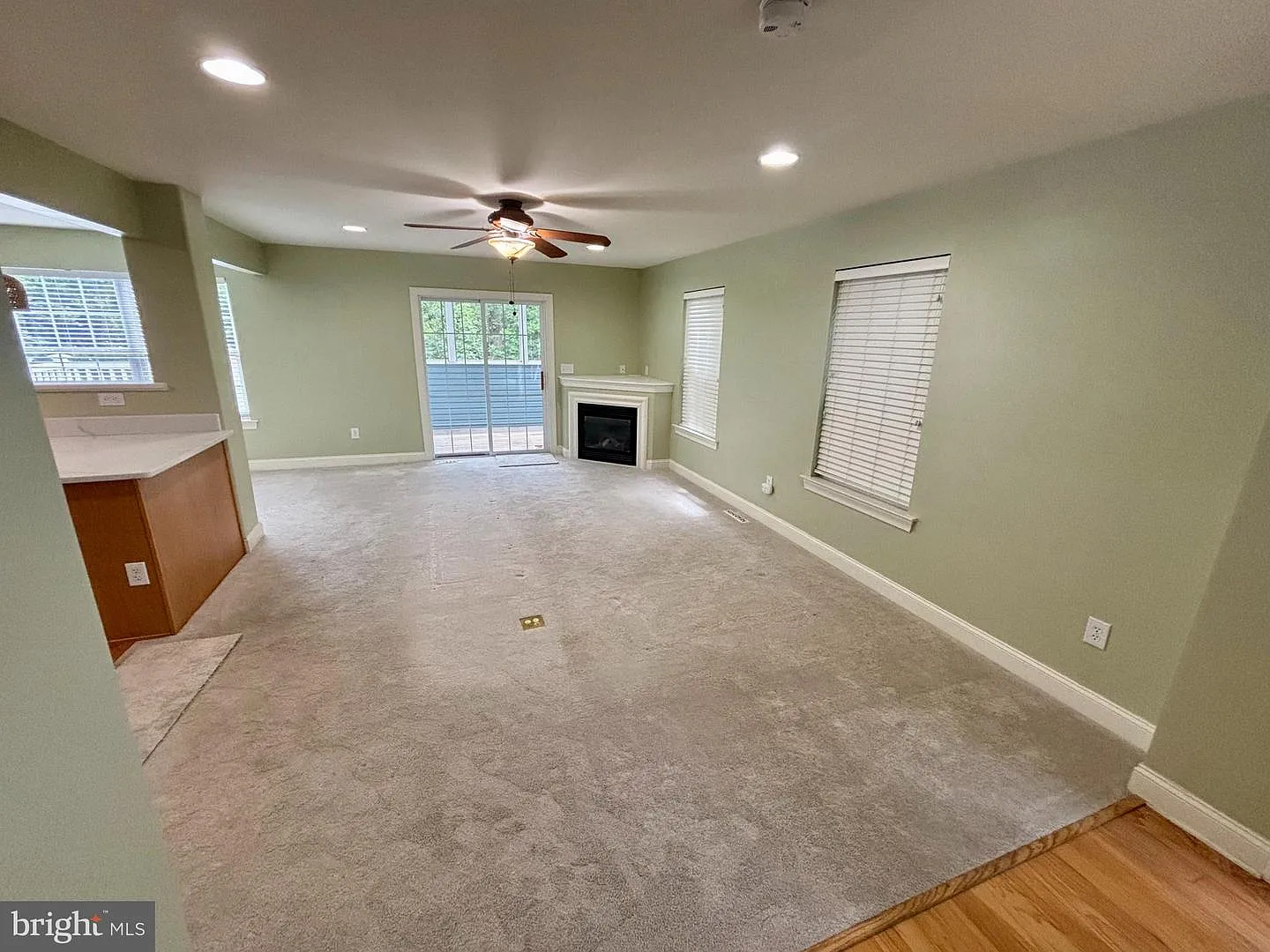 4 bed, 3.5 bath, 1900 sqft, $2,400 — Photo 2