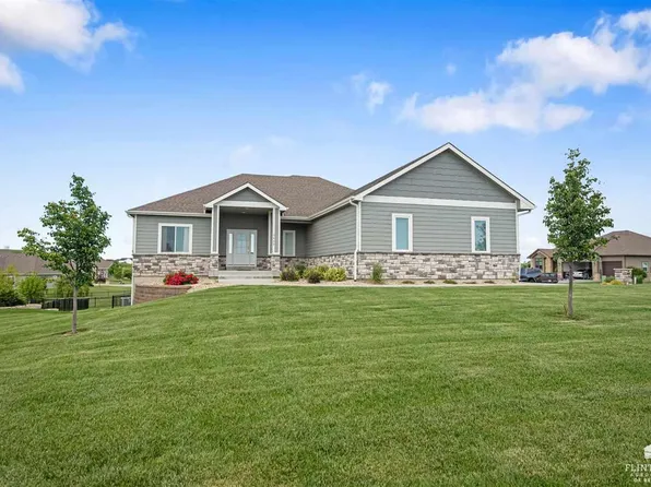 5420 Colbert Hills Dr, Manhattan, KS 66503