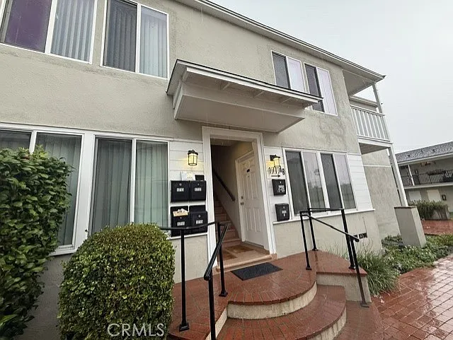 3 bed, 900 sqft, $3,195 — Photo 3