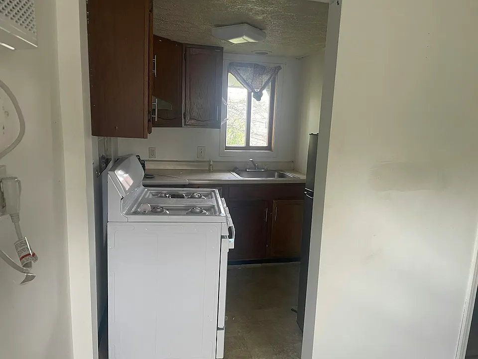 124 Russell Ave #3