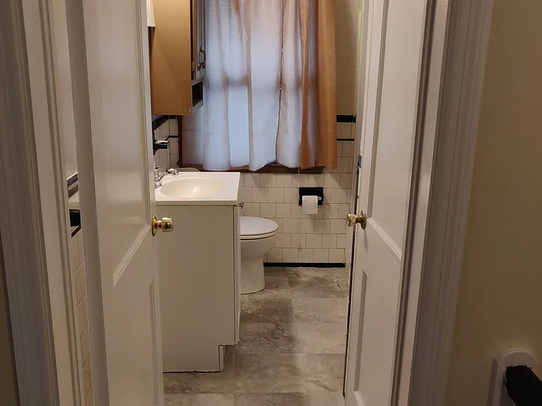 1013 Saint Dunstans Rd — Photo 15