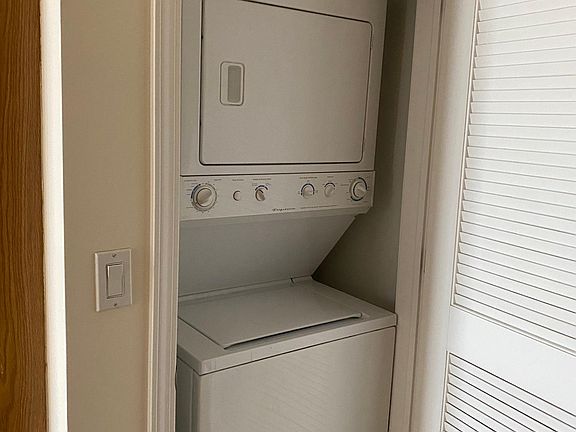 2nd image of 1464 S Michigan Ave APT 1606