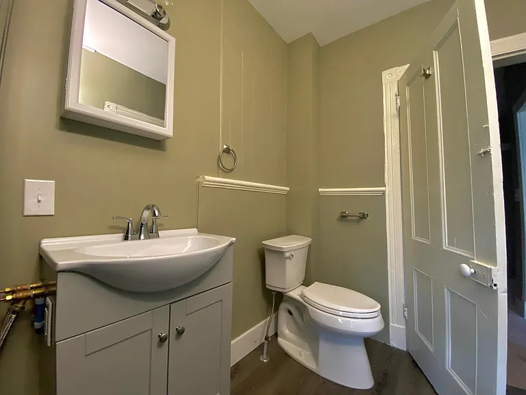95 Wurts St #2 — Photo 5