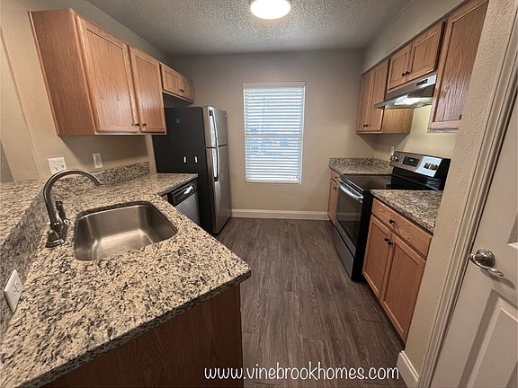 5th image of 107 Willow Gardens Ct
