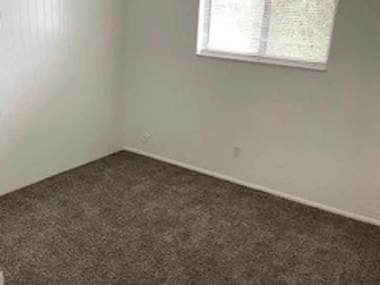 801 W Heather Ln — Photo 5