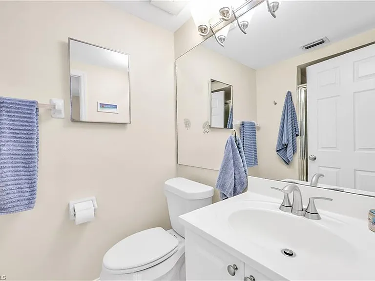 1044 Woodshire Ln #B211 — Photo 30