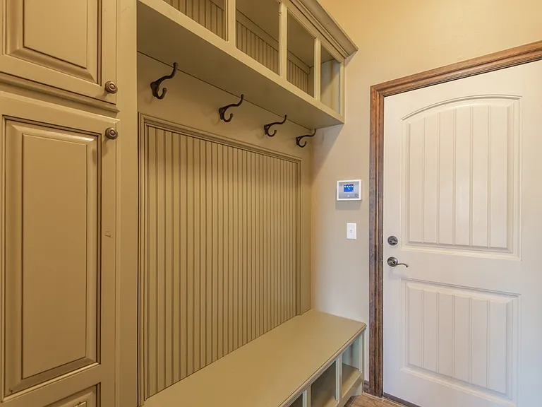 701 Lindsey Ln — Photo 16