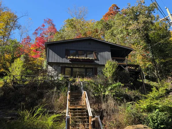 865 Middle Fork Rd, Hendersonville, NC 28792