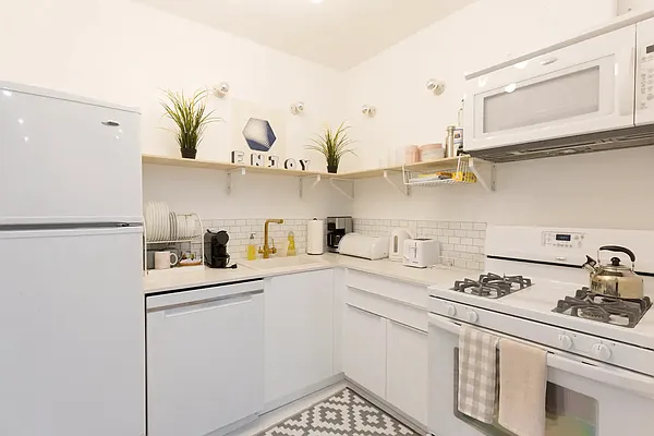 Sold by Isen & Company : Real Estate Advisors | media 12