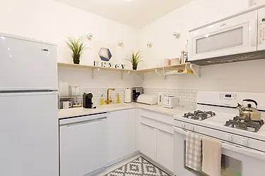 Sold by Isen & Company : Real Estate Advisors