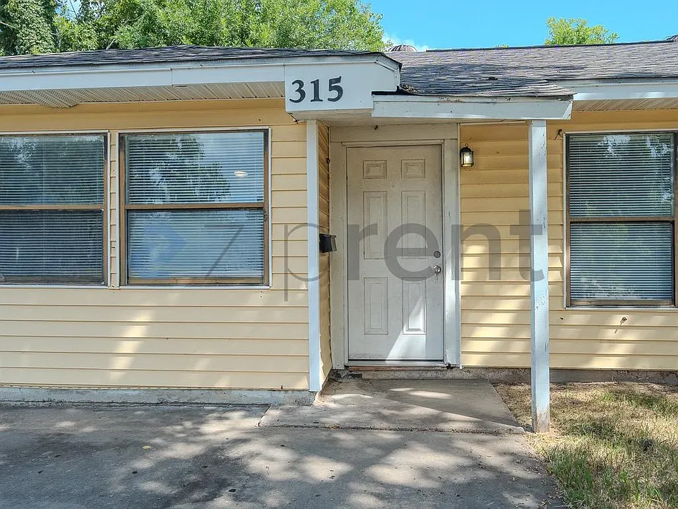 315 Acacia St