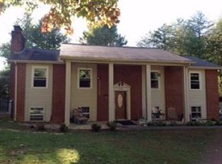 1620 Woodridge Dr, Johnson City, TN 37604