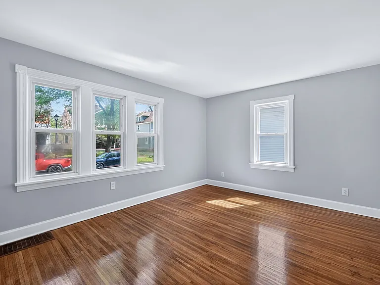 89 Mount Vernon Ave — Photo 2