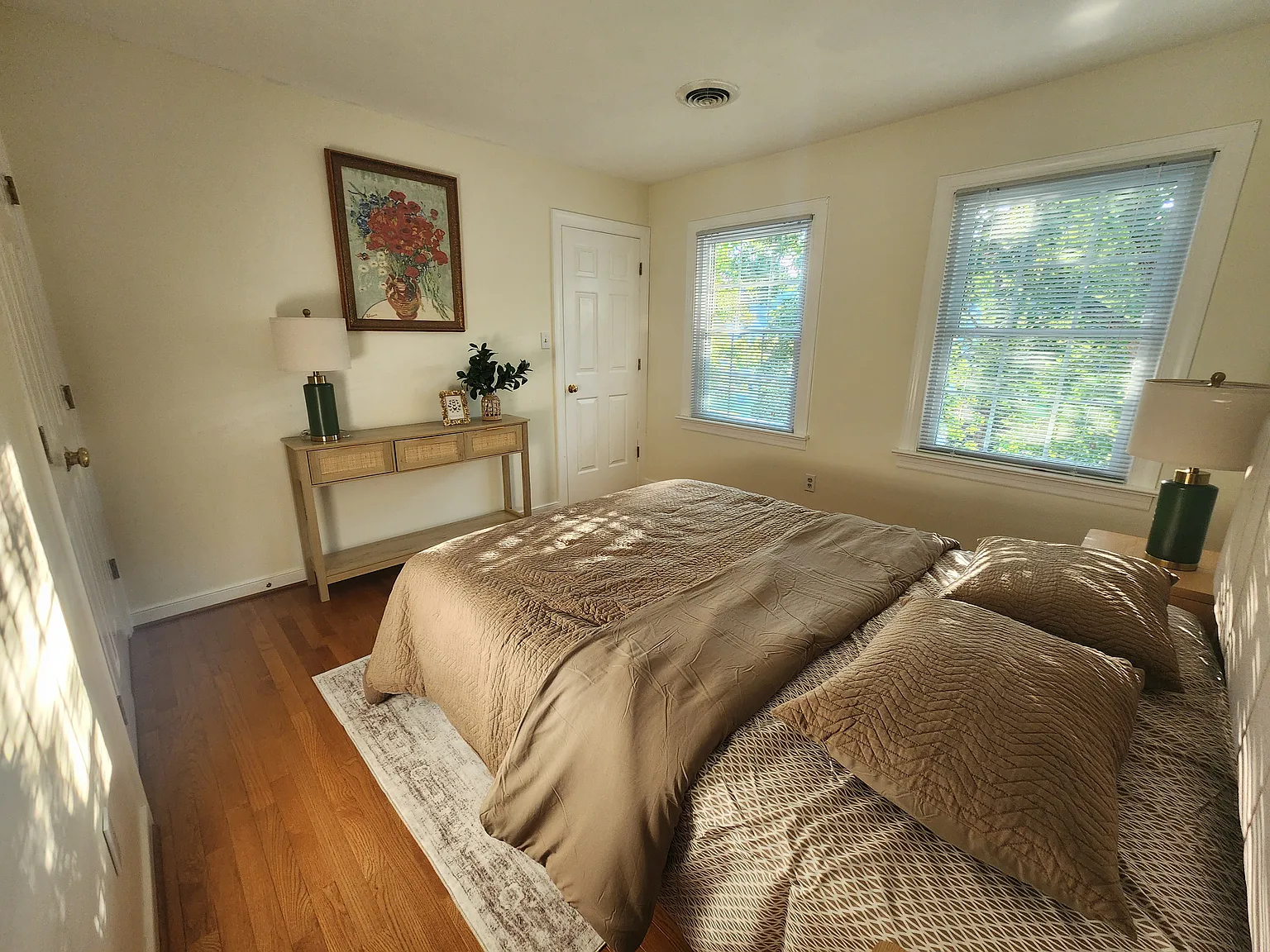 4 bed, 2196 sqft, $800 — Photo 3