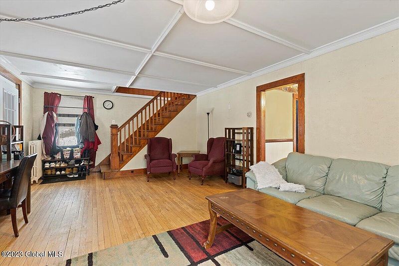 4th image of 63 1/2 Hamilton Ave Avenue
