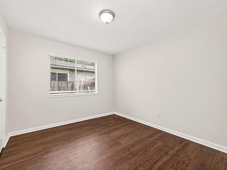 28811 Stapleford St — Photo 17