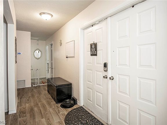 3rd image of 1458 Alwynne Dr