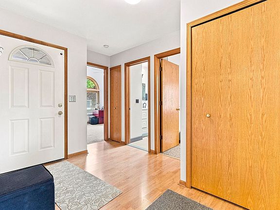5th image of 47788 Meadowbrook Dr