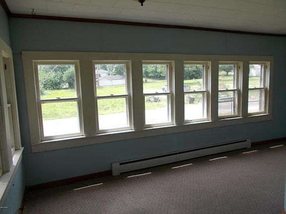 5th image of 903 Burgess Ave