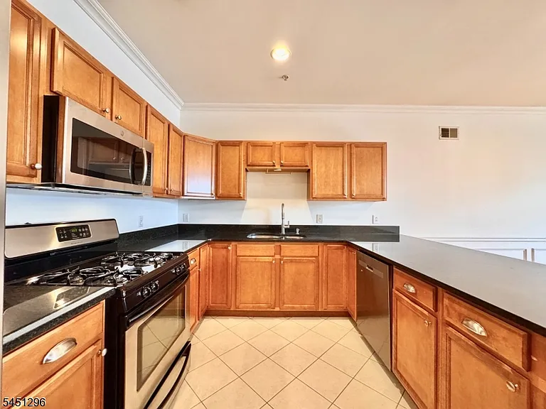 1677 Springfield Ave #13 — Photo 7